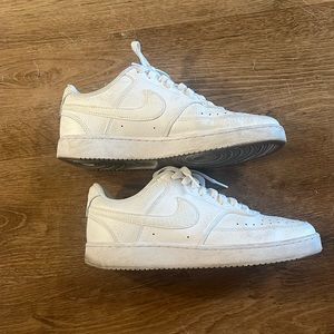 Women’s 7.5 Nike sneakers all white